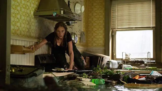 Crawl (Paramount Pictures)