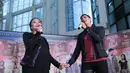 Sangat terdengar romantis ketika Tantri dan Arda Naff menyanyikan bait lagu yang bertajuk 'Pelabuhan Terakhir'. (Adrian Putra/Bintang.com)