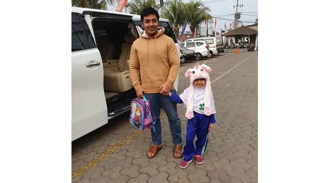 Jarang Tersorot, Ini 6 Potret Zulaiha Putri Sulung Ustaz Riza Muhammad