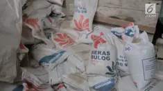 Polisi menemukan beras oplosan sebanyak 13 ton di gudang ini.