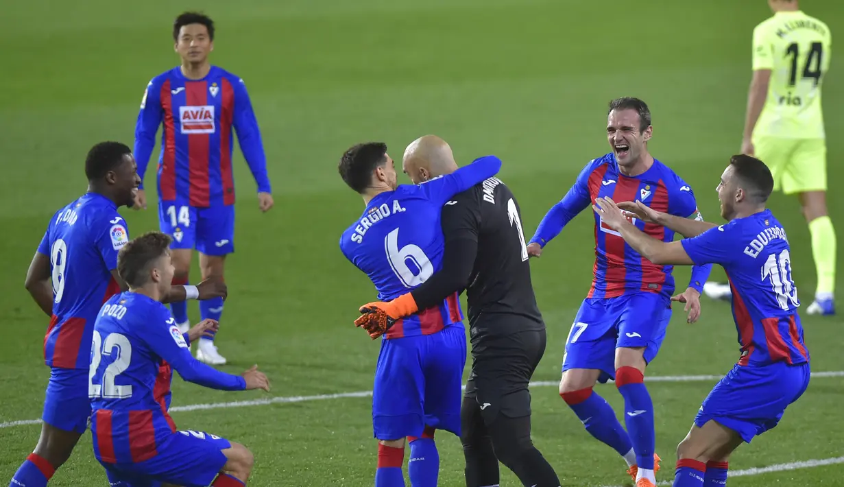 Satu gol Dmitrovic pada laga tersebut, membuat ia mengukir catatan manis di Liga Spanyol. (Foto: AFP/Ander Gillenea)