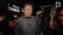 Selain ditangani KPK, Pansus Hak Angket Haji DPR sebelumnya juga menyatakan telah menemukan sejumlah kejanggalan dalam penyelenggaraan ibadah haji 2024. Tampak dalam foto, Ketua Bidang Ekonomi Pengurus Besar Nahdlatul Ulama (PBNU), Aizzudin Abdurrahman (AIZ) berjalan meninggalkan Gedung Merah Putih Komisi Pemberantasan Korupsi (KPK) usai menjalani pemeriksaan, Jakarta, Selasa (13/1/2026). (Liputan6.com/Helmi Fithriansyah)