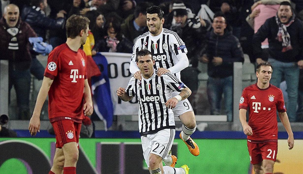 Gelandang Juventus, Stefano Sturaro, merayakan gol ke gawang Bayern Munchen pada leg pertama babak 16 besar Liga Champions di Stadion Juventus, Selasa (23/2/2016). Kedua tim bermain imbang 2-2. (Reuters/Giorgio Perottino)