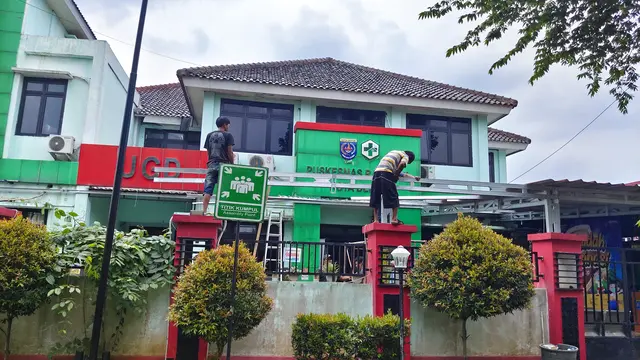 Puskesmas Ratu Jaya menjadi salah satu pusat pelayanan kesehatan yang diminati masyarakat di Kecamatan Cipayung, Kota Depok.