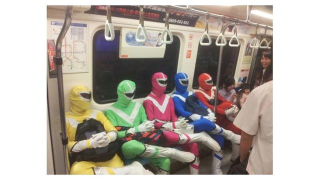 6 Potret Kocak Saat Cosplay Power Ranger ini Bikin Tepuk Jidat