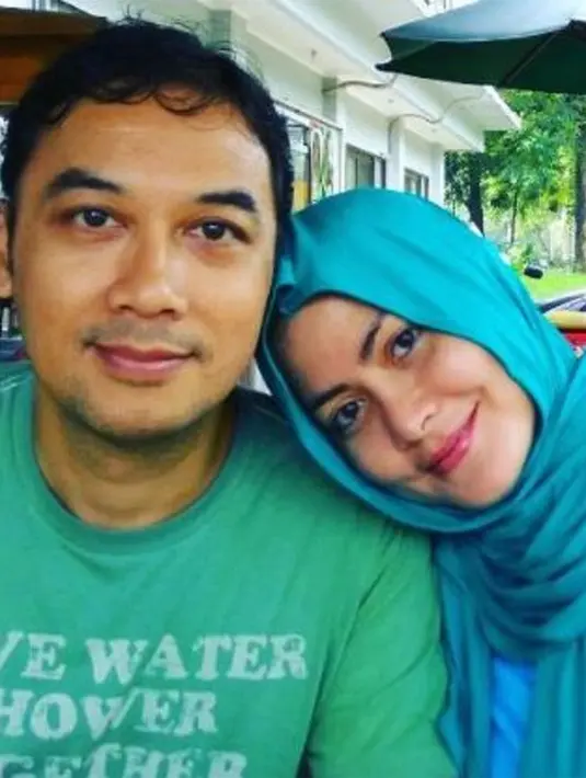 Rumah tangga pasangan pesinetron senior Inez Tagor dan Adi Prabudi jarang terdengar gosip miring. Rumah tangga yang dibangun sejak 19 tahun silam itu telah dikaruniai empat orang anak. Lantas seperti apa kisah cintanya? (dok. Pribadi)