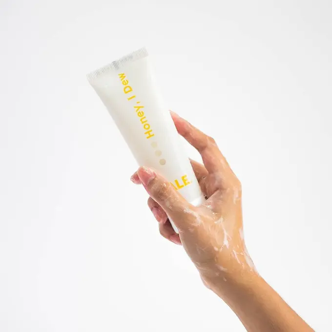 Gel cleanser HALE Honey, I Dew