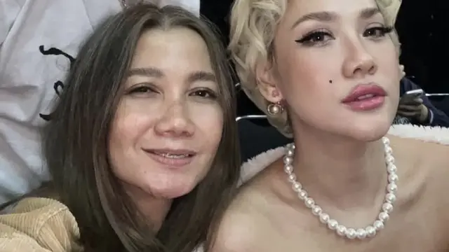 Bunga Citra Lestari dengan Tatanan Rambut Bergaya Marilyn Monroe. [credit: @bumiauw]