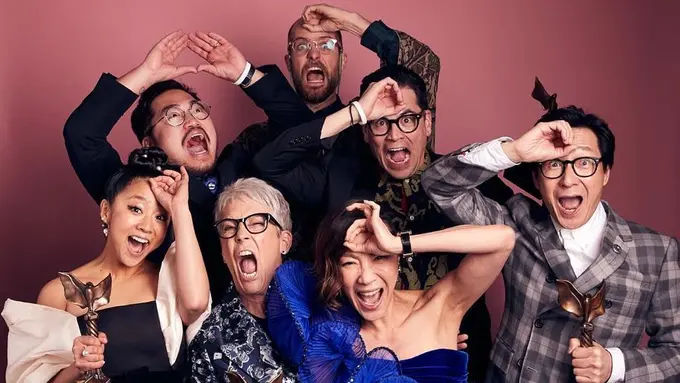 Para pemenang Oscar 2023 dari film Everything Everwhere All At Once