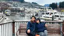 Dalam berbagai foto, mereka tampak mesra, saling tersenyum, dan menikmati waktu berdua. Felicya terlihat menawan dengan gaya kasual dan winter fashion, sementara Hito tampil gagah dalam balutan jaket tebal. Queenstown, yang dikenal sebagai destinasi impian bagi para pelancong, memberikan latar belakang sempurna untuk foto-foto penuh cinta mereka. (Liputan6.com/IG/@felicyangelista_)