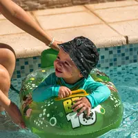 anak bayi sedang berenang ditemani ibunya. credits: pexels.com/franco