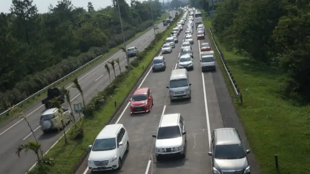 Libur Paskah, Ribuan Kendaraan Padati Bandung
