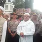 Orator Aliansi Umat Islam Bela Tauhid Ustad Haikal Hassan di tengah-tengah massa di Garut (Liputan6.com/Jayadi Supriadin)