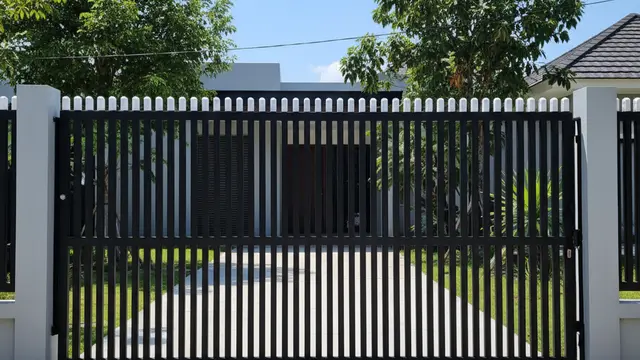 Model Pagar Rumah yang Tidak Mudah Diloncati. Gemini