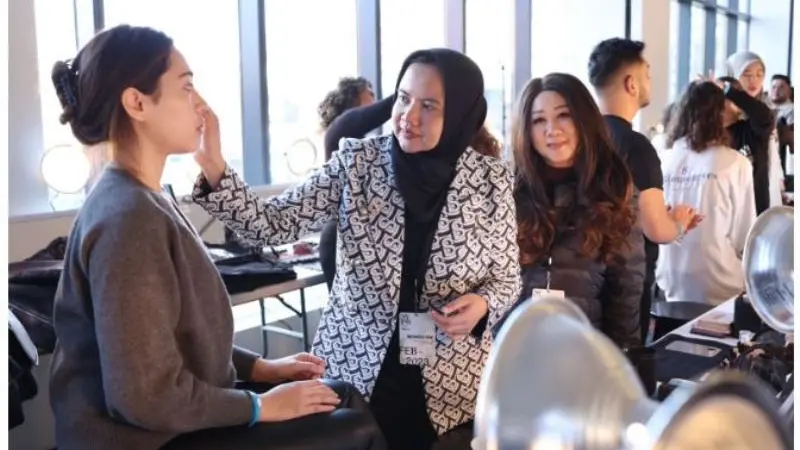 Indah Aini Lebarkan Sayap Jadi Makeup Artist di NYFW