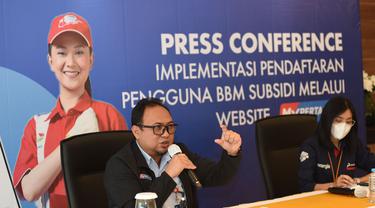 Corporate Secretary Pertamina Patra Niaga, Irto Ginting saat konferensi pers implementasi pendaftaran penngguna BBM Subsidi melalui website MyPertamina