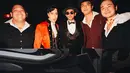 Bak Met Gala versi Indonesia, Geng Aries setiap tahunnya memang menggelar pesta ultah bersama. Tema yang diusung dan kostum yang dipakai pun selalu unik dan glamor. Termasuk pasangan kekasih Angga Yunanda dan Shenina Cinnamon. (Liputan6.com/IG/@vidialdiano)