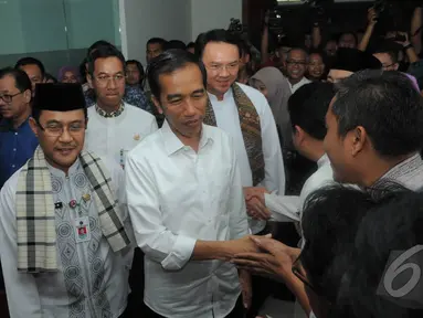 Di hari terakhirnya, Jokowi menyempatkan diri berpamitan pada PNS DKI yang berkantor di Balaikota, Jakarta, (17/10/14). (Liputan6.com/Herman Zakharia)