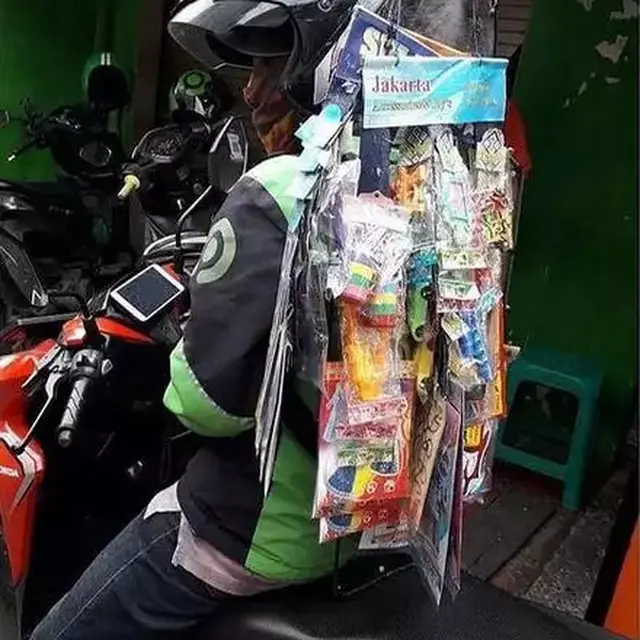 6 Benda Lucu yang Dibawa Driver Ojol Ini Kocak Sekaligus Bikin Geleng Kepala