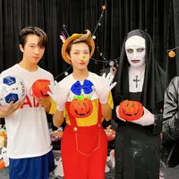 SM Entertainment menggelar pesta kostum untuk Halloween tahun ini. Acara bertajuk SMTOWN Wonderland ini diramaikan para artisnya, termasuk NCT. (Instagram @nct)