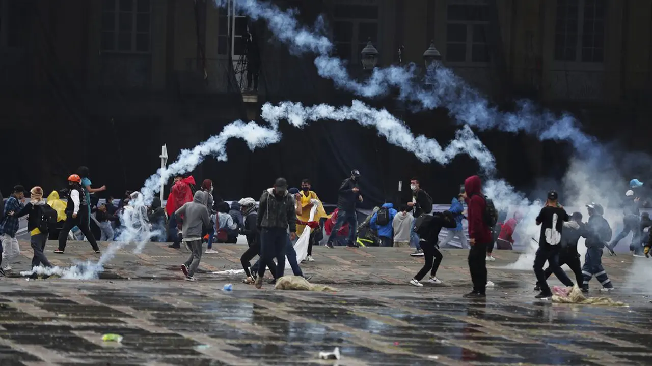 FOTO: Demo Anti Reformasi Pajak di Kolombia Terus Berlanjut