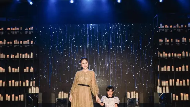 Shandy Aulia Bersama Ketiga Kakak Muslimnya saat Rayakan Ulang Tahun sang Ayah. [@shandyaulia]