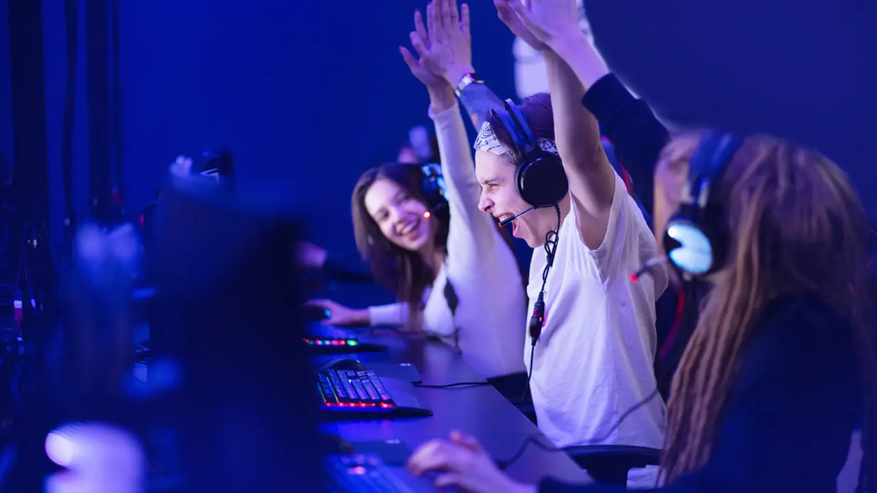 Simp Artinya Bahasa Gaul Masa Kini, Ketahui Bedanya dengan ‘Bucin