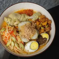 Resep lontong cap gomeh./Copyright shutterstock.com/g/oenmichael