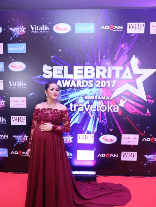 Untuk waktu melahirkannya, ternyata Olla dan Aufar punya alasannya sendiri. Menurutnya, tanggal 3 yang tepat jatuh di hari Jumat merupakan hari yang baik, terutama bagi umat muslim. (Adrian Putra/Bintang.com)