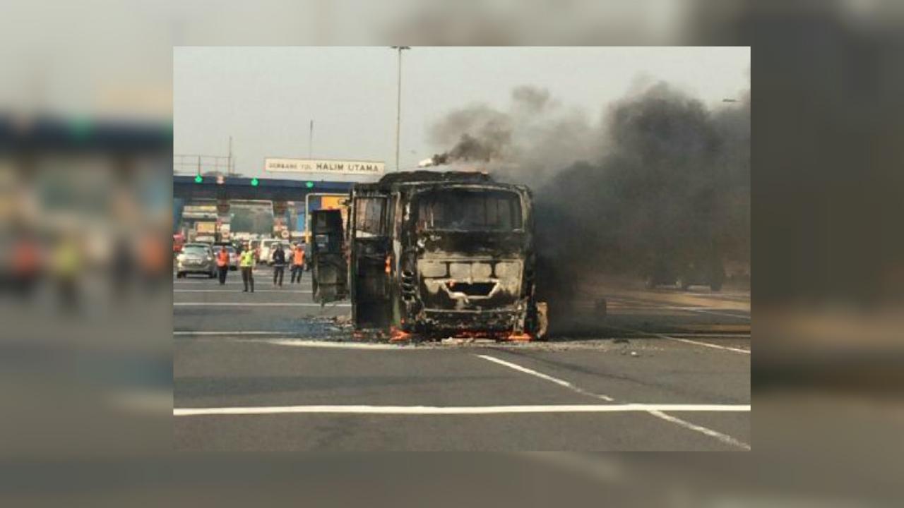 Bus Mayasari Bekasi-Blok M Terbakar di Halim, Penumpang Panik