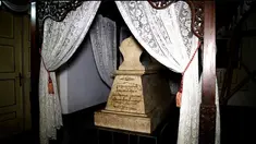 Makam Ronggowarsito, dahulu dikenal sebagai pujangga Kraton Surakarta, beliau memiliki kelebihan yang mampu memprediksi masa depan, hal ini terbukti dengan adanya beberapa karya besarnya, salah satu yang paling populer adalah Istilah Zaman Edan yang ...