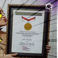 Pedangdut Siti Badriah kini tengah dirundung rasa bahagia, lagu lagi syantik yang dinyanyikannya berhasil memecahkan rekor MURI dengan kategori  Unggahan video clip lagu dengan penonton terbanyak