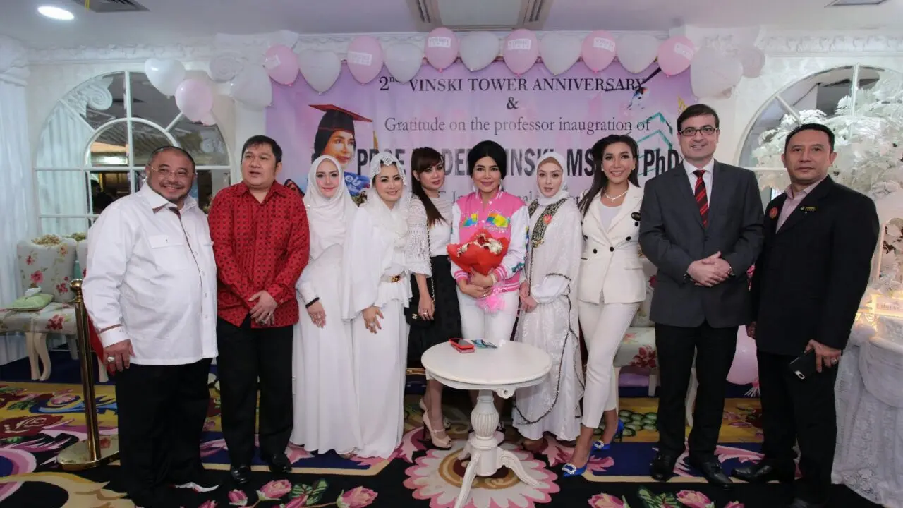 [Bintang] Deby Vinski