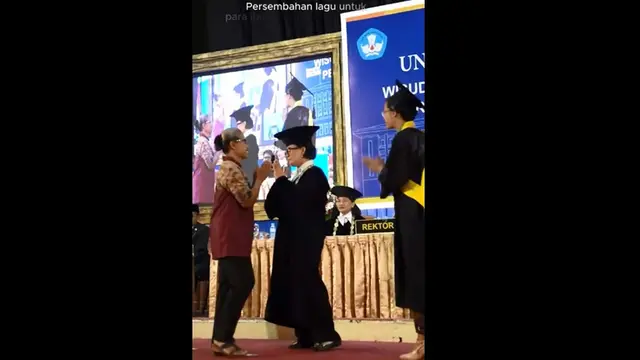 Viral Rektor UGM Nyanyi Bunda Saat Acara Wisuda, Sukses Bikin Wisudawati Haru dan Menangis