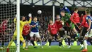 Kiper Everton, Jordan Pickford hampir saja menyetak gol penyeimbang ketika pertandingan antara Everton melawan Manchester United dalam lanjutan Premier League 2022/2023 menyisakan sedikit waktu. (AFP/Oli Scarff)