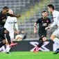 Pemain Manchester United (MU) Odion Ighalo mencetak gol ke gawang LASK Linz pada leg pertama babak 16 besar Liga Europa di Linz, Austria, Kamis (12/3/2020). MU menang 5-0. (JOE KLAMAR