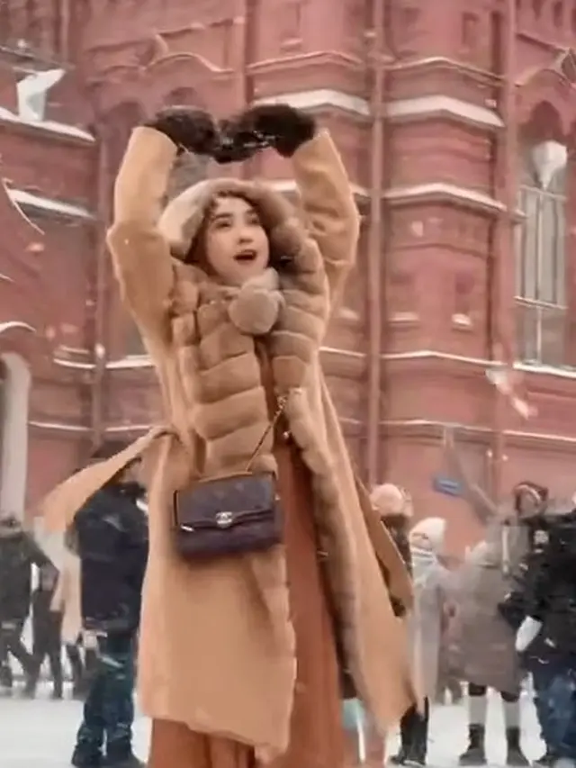 Gaya Ria Ricis Liburan di Moskow (Instagram/@riaricis1795)