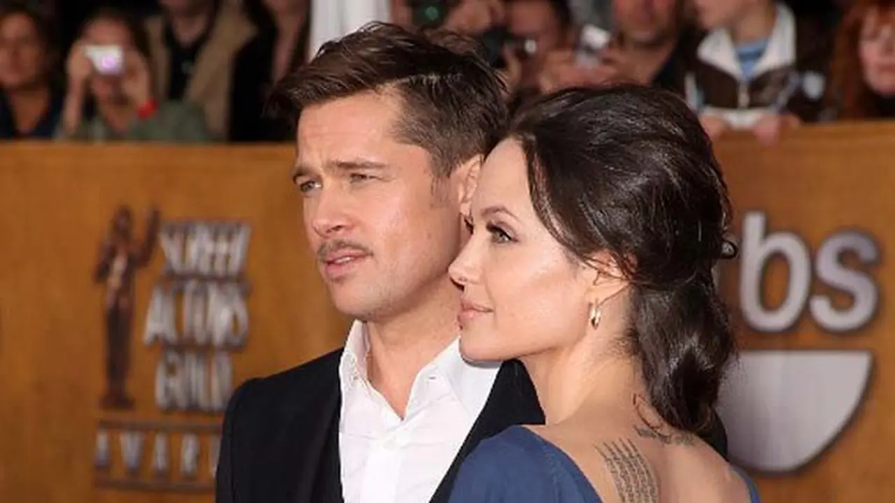 [Bintang] Angelina Jolie-Brad Pitt