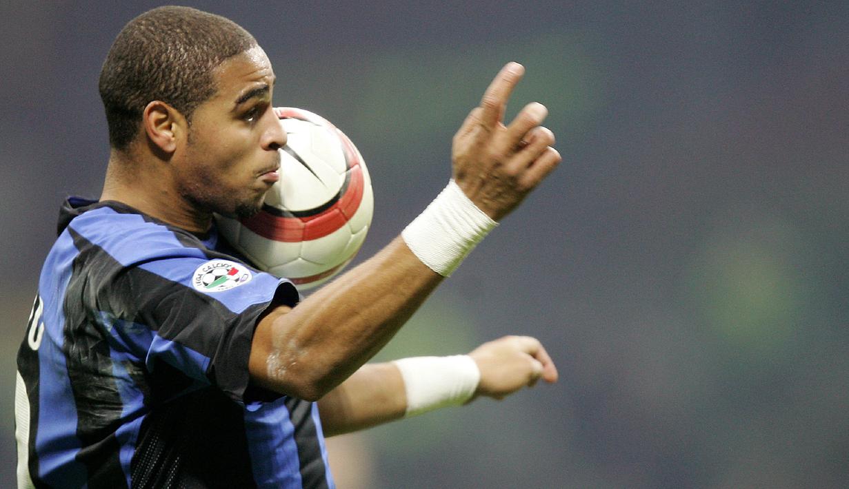 6. Adriano - Gabung ke inter Milan sebagai wonderkid yang diprediksi memiliki masa depan cerah karena dikenal sebagai predator haus gol. Sayangnya perilaku bengal membuat striker Brasil ini kariernya malah meredup saat usia emas. (AFP/Paco Serinelli)