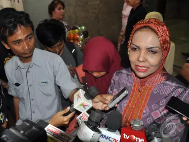 Ketua Fraksi Partai Demokrat DPR, Nurhayati Ali Assegaf saat di Rumah Sakit Pusat Pertamina (RSPP), Rabu (27/8/2014) (Liputan6.com/Miftahul Hayat)