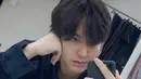 Bukan hanya aktingnya yang bikin baper, sejak awal kemunculannya sebagai aktor, Lee Min Ho banyak dipuji juga berkat parasnya yang tampan. Kini, popularitasnya bukan hanya dalam bidang seni peran saja. Ia kerap diundang di acara fashion brand ternama yang digelar di luar negeri. (Liputan6.com/IG/@actorleeminho)