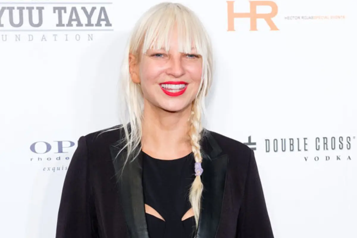 Sia Ciptakan Lagu Galau untuk Bruno Mars