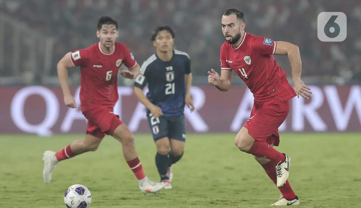 Memasuki menit babak kedua, timnas Indonesia tetap terkurung oleh pola permainan Jepang. (Liputan6.com/Angga Yuniar)