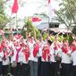 Pemerintah Kabupaten Bone Bolango (Bonebol) saat melakukan gerakan pembagian 10 juta bendera mera putih (Arfandi/Liputan6.com)