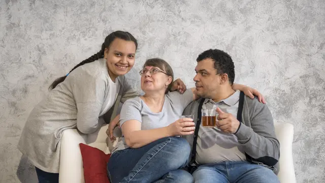 Cara Berkomunikasi dengan Anak yang Mulai Beranjak Remaja (photo by freepik.com)