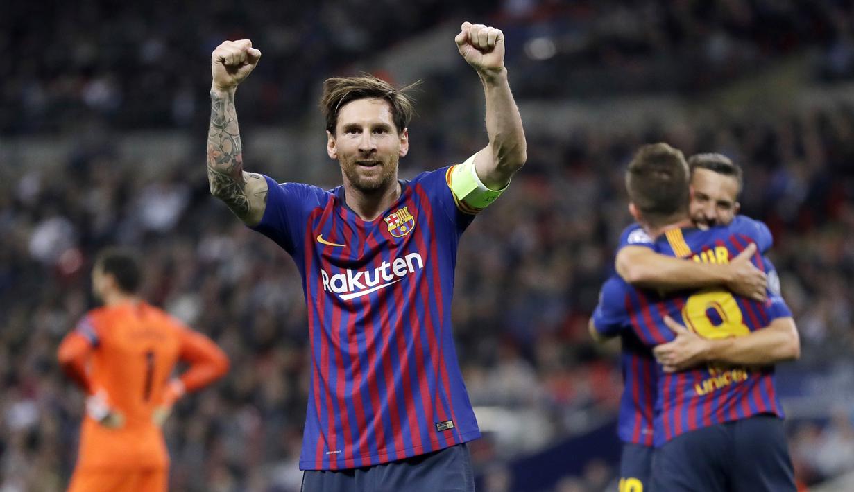 Striker Barcelona, Lionel Messi, melakukan selebrasi usai mencetak gol ke gawang Tottenham Hotspur pada laga Liga Champions di Stadion Wembley, Rabu (3/10/2018).  Barcelona menang 4-2 atas Tottenham Hotspur. (AP/Kirsty Wigglesworth)