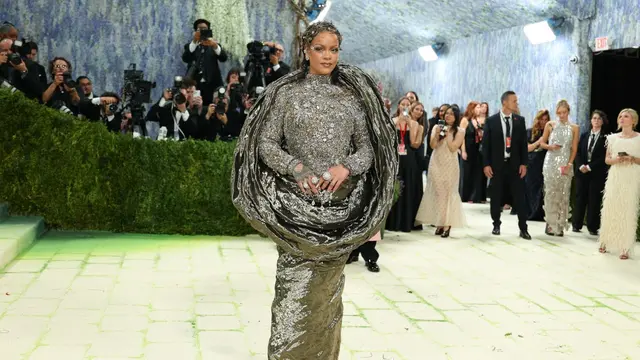 Rihanna di Met Gala 2026. [Photo by ANGELA WEISS / AFP]