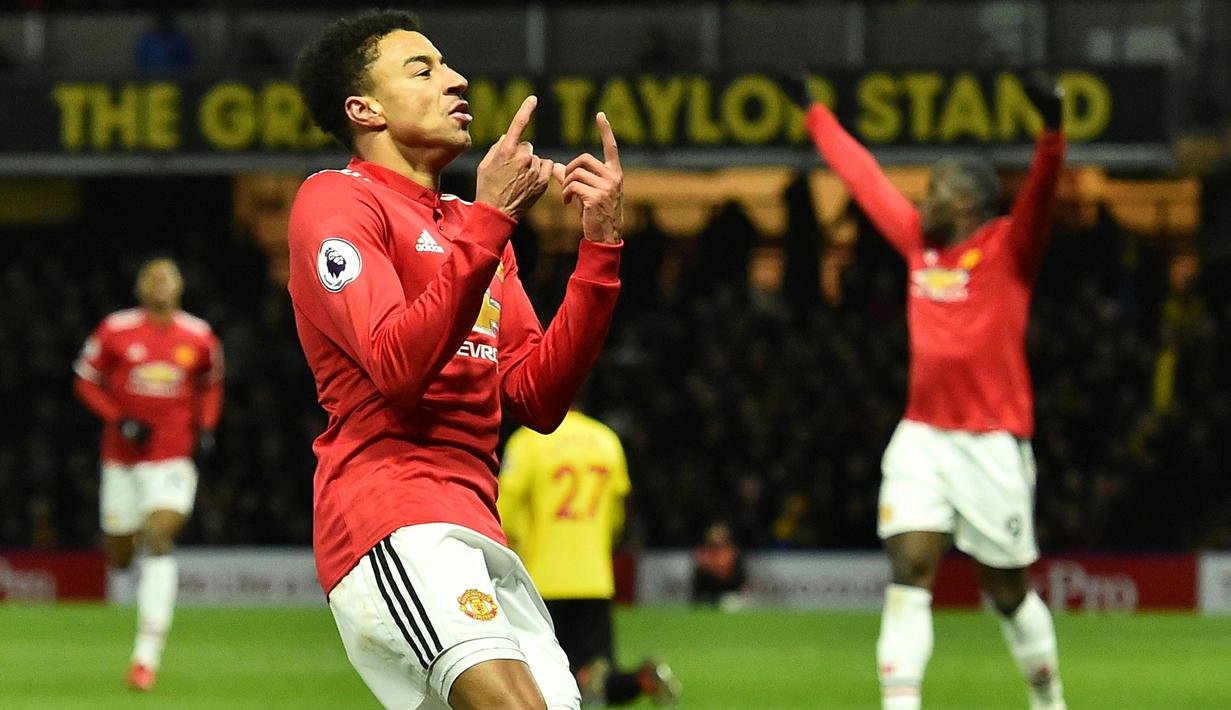 Pemain Manchester United, Jesse Lingard mencetak satu gol saat timnya menang atas Watford pada lanjutan Premier League di Vicarage Road stadium, Watford, (28/11/2017). MU menang 4-2. (AFP/Glyn Kirk)