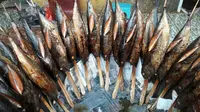 Bila Anda seorang penikmat juliner sejati wajib datang ke Pasar Ikan atau Sentra Pengasapan Ikan Demak, Jawa Tengah.