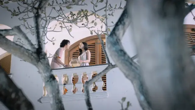 [Bintang] 5 Kemesraan Bastian Steel dan Jessica Mila di Klip Aku Rindu